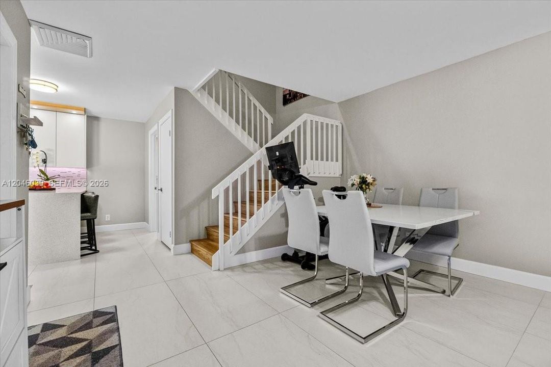 For Sale: $389,000 (2 beds, 2 baths, 1236 Square Feet)