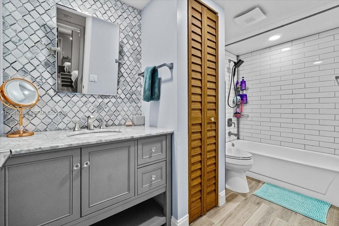 For Sale: $389,000 (2 beds, 2 baths, 1236 Square Feet)