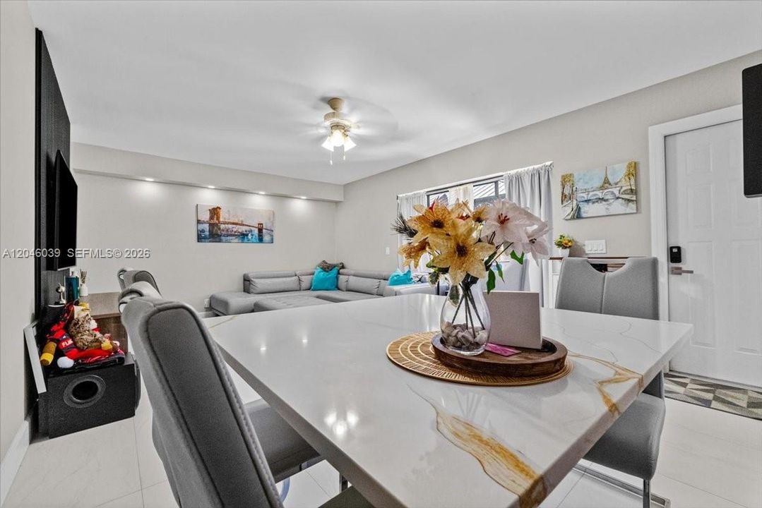 For Sale: $389,000 (2 beds, 2 baths, 1236 Square Feet)