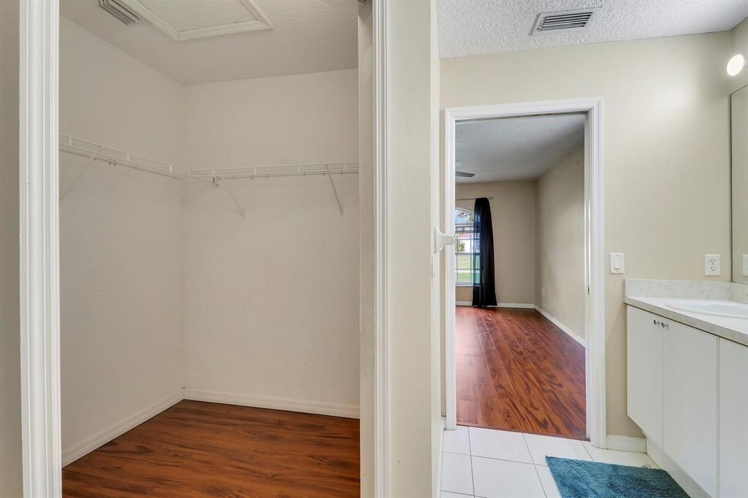 Walk-in Closet