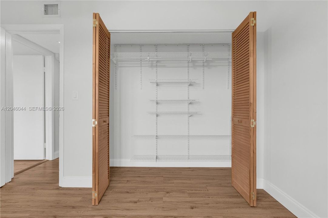 В аренду: $2,300 (2 спален, 2 ванн, 900 Квадратных фут)