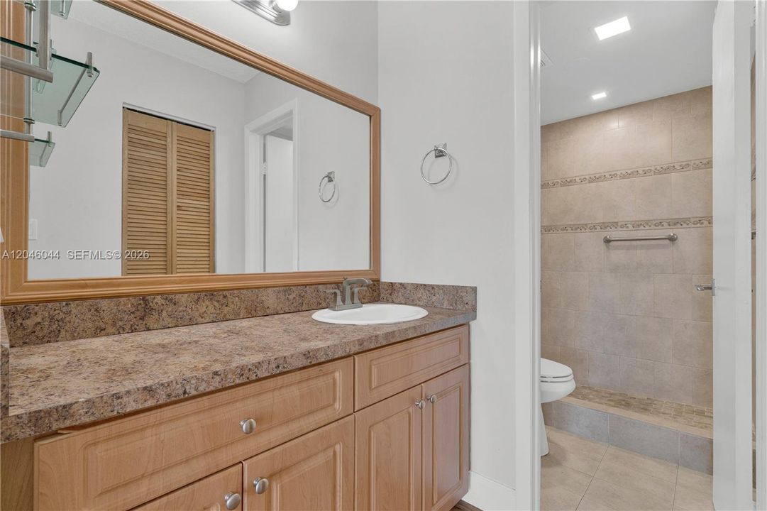 В аренду: $2,300 (2 спален, 2 ванн, 900 Квадратных фут)