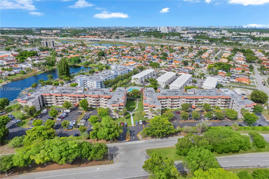 В аренду: $2,300 (2 спален, 2 ванн, 900 Квадратных фут)