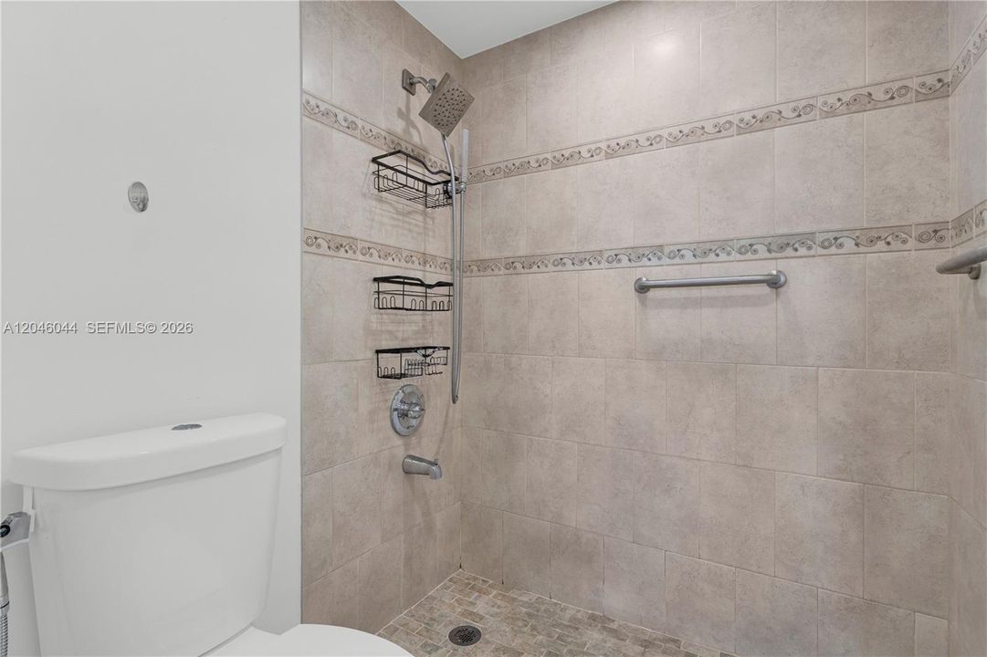 В аренду: $2,300 (2 спален, 2 ванн, 900 Квадратных фут)