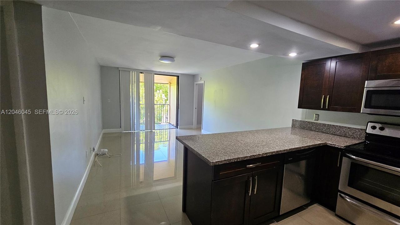 В аренду: $2,200 (2 спален, 2 ванн, 906 Квадратных фут)