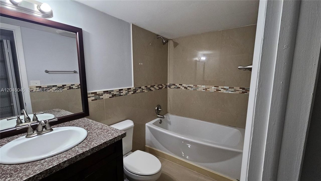 В аренду: $2,200 (2 спален, 2 ванн, 906 Квадратных фут)