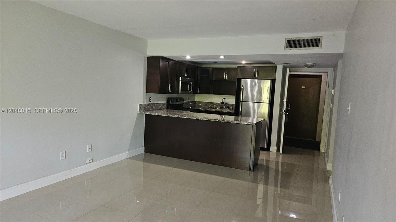 В аренду: $2,200 (2 спален, 2 ванн, 906 Квадратных фут)