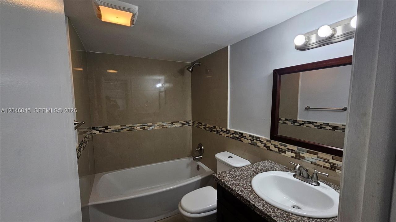 В аренду: $2,200 (2 спален, 2 ванн, 906 Квадратных фут)
