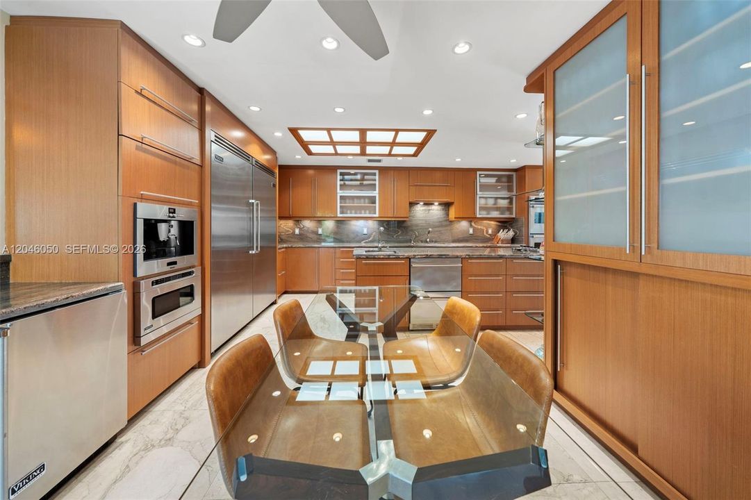 На продажу: $5,499,000 (4 спален, 3 ванн, 2960 Квадратных фут)
