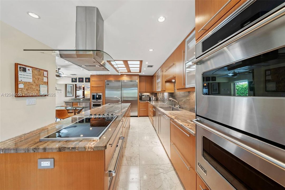 На продажу: $5,499,000 (4 спален, 3 ванн, 2960 Квадратных фут)