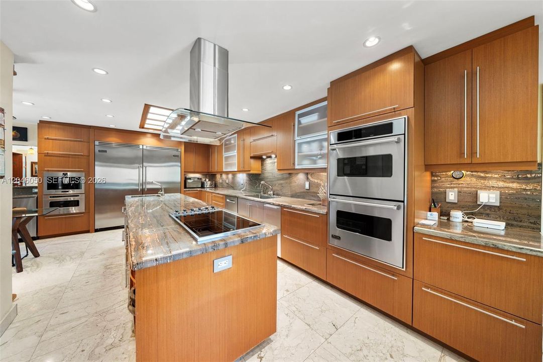 На продажу: $5,499,000 (4 спален, 3 ванн, 2960 Квадратных фут)