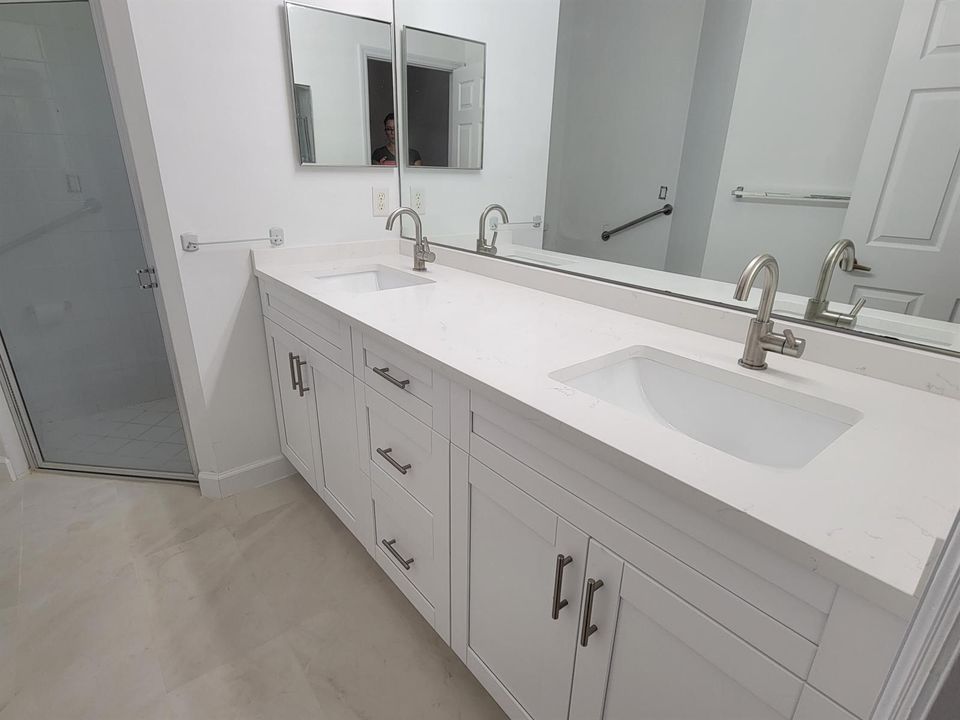 MASTER BATHROOM1