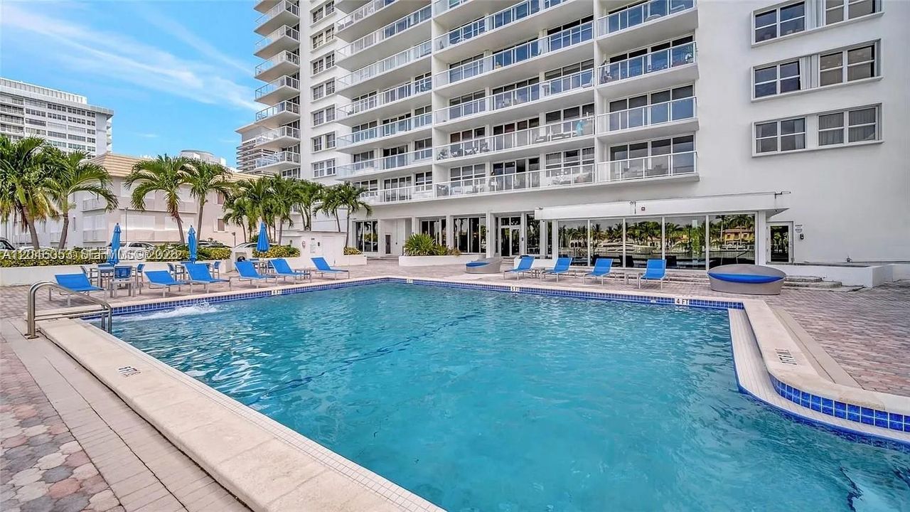 For Rent: $3,650 (2 beds, 2 baths, 1362 Square Feet)