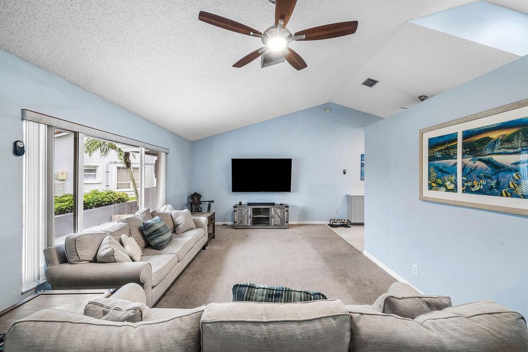 007-5781LaurelGreenCircle-BoyntonBeach-F