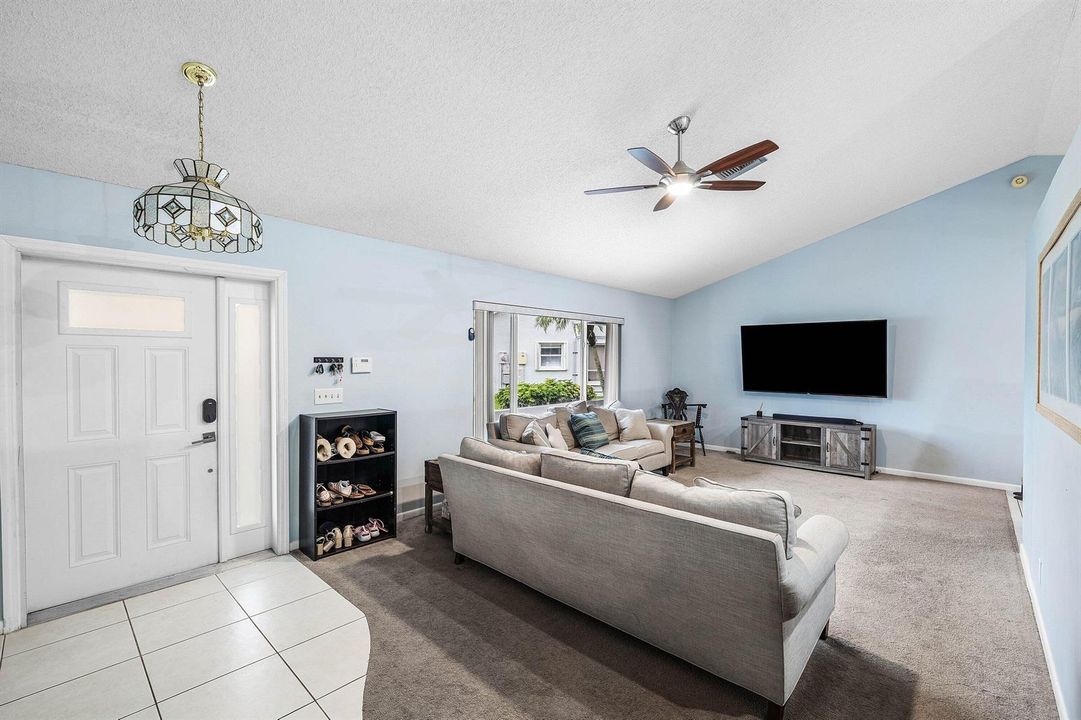 005-5781LaurelGreenCircle-BoyntonBeach-F