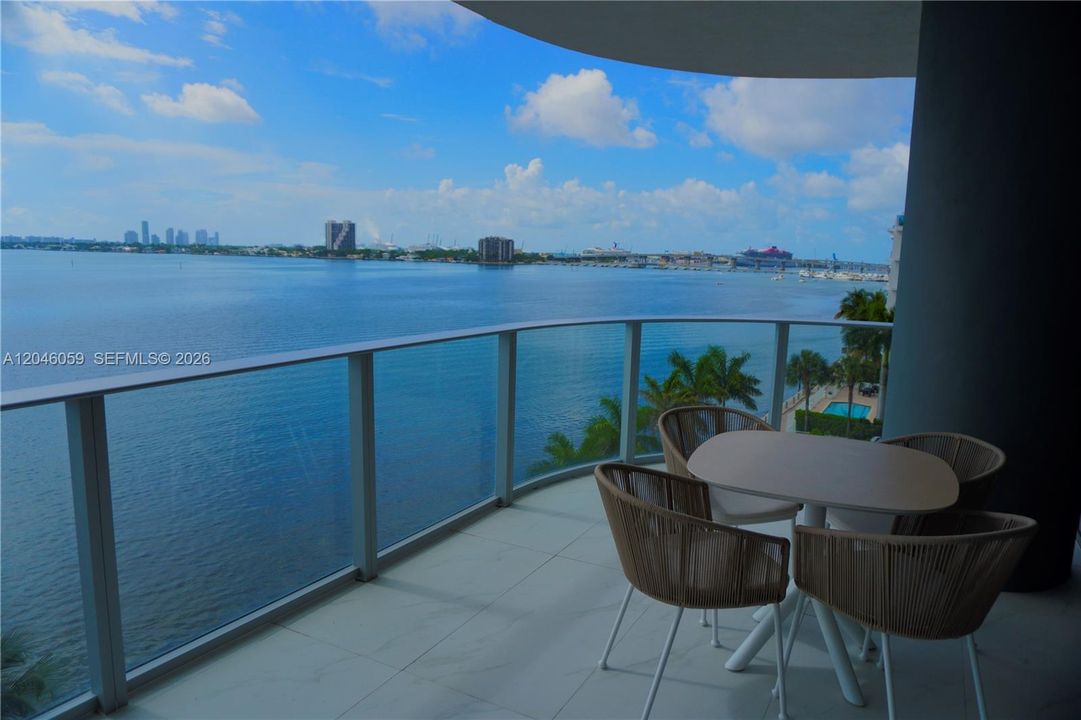 For Rent: $17,500 (4 beds, 5 baths, 2663 Square Feet)