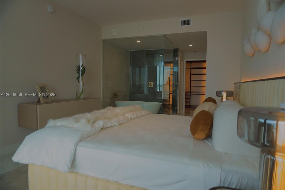 For Rent: $17,500 (4 beds, 5 baths, 2663 Square Feet)