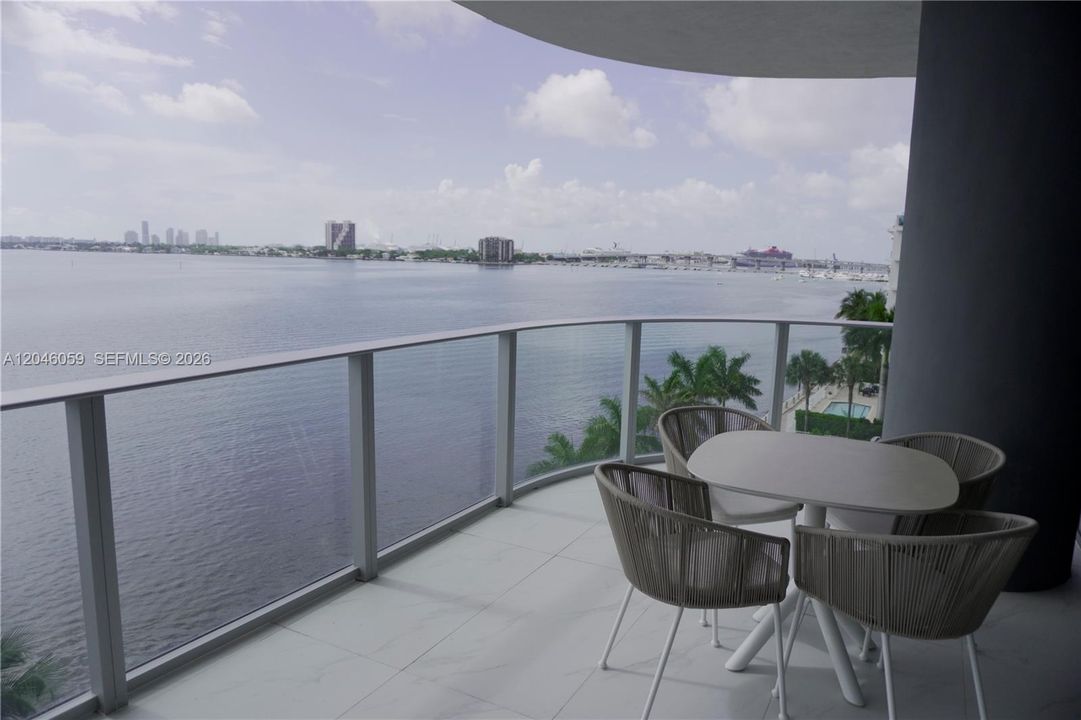 For Rent: $17,500 (4 beds, 5 baths, 2663 Square Feet)