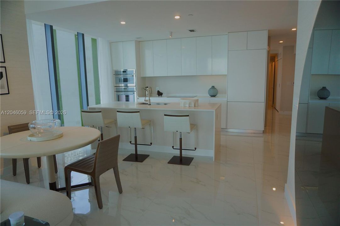 For Rent: $17,500 (4 beds, 5 baths, 2663 Square Feet)