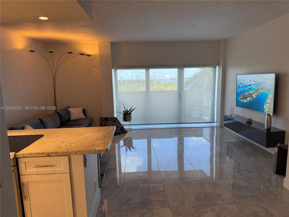 For Rent: $3,000 (1 beds, 1 baths, 831 Square Feet)