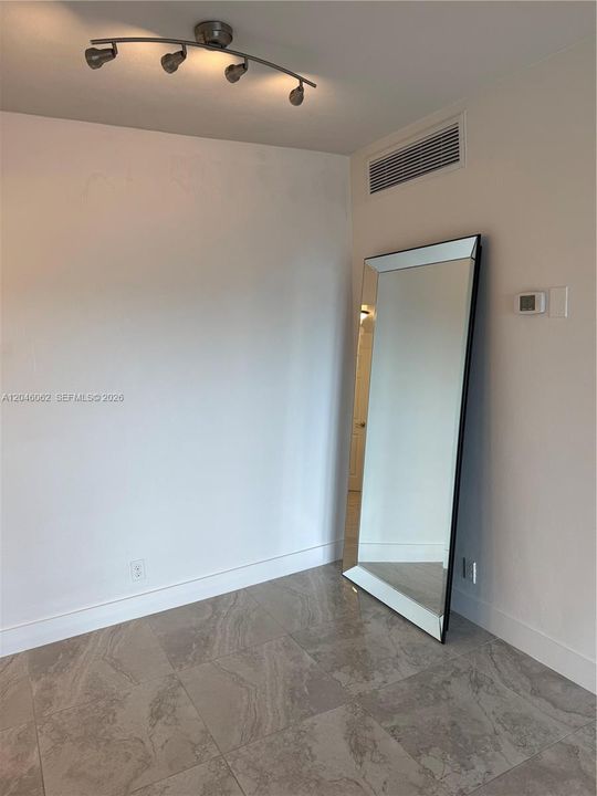 For Rent: $3,000 (1 beds, 1 baths, 831 Square Feet)