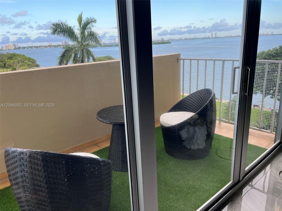 For Rent: $3,000 (1 beds, 1 baths, 831 Square Feet)