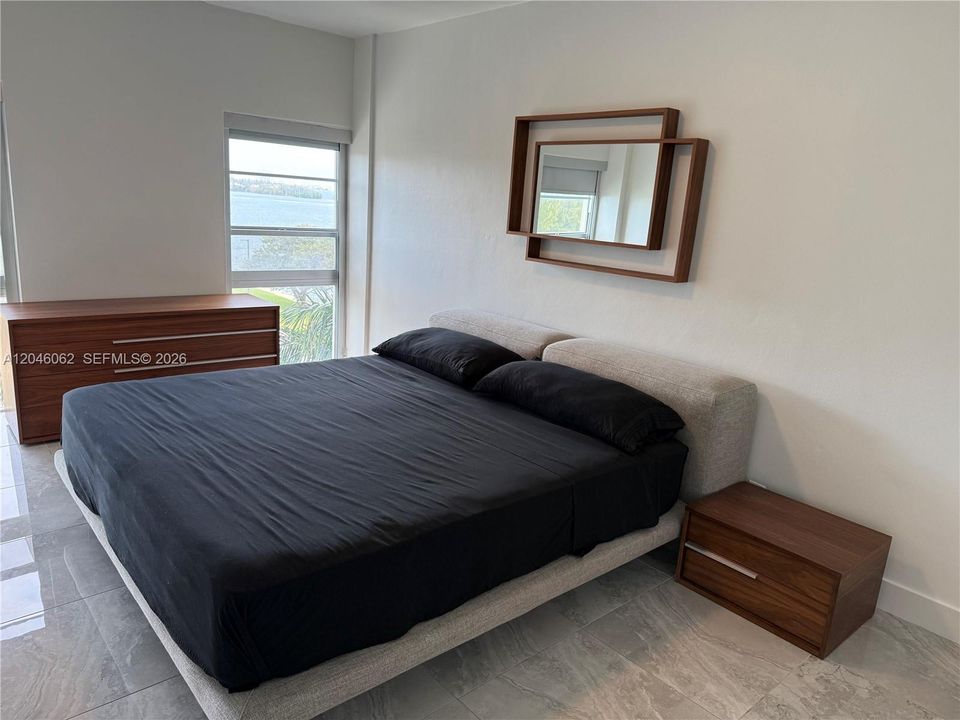For Rent: $3,000 (1 beds, 1 baths, 831 Square Feet)