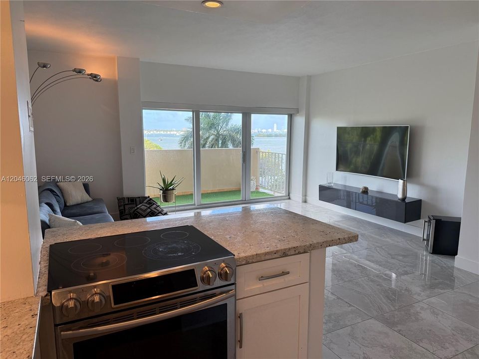 For Rent: $3,000 (1 beds, 1 baths, 831 Square Feet)