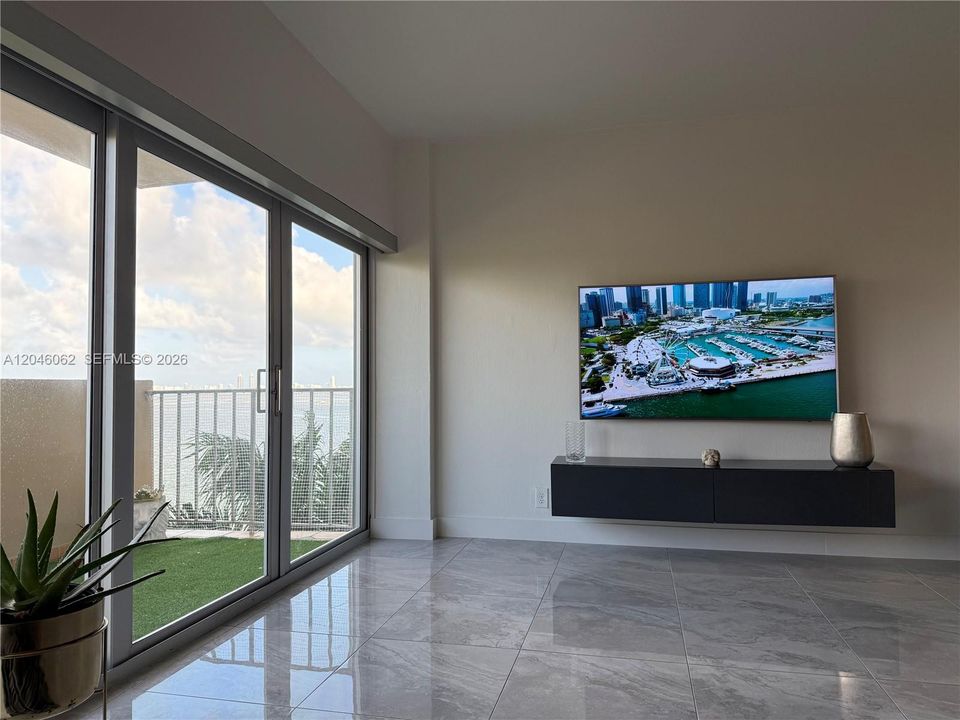 For Rent: $3,000 (1 beds, 1 baths, 831 Square Feet)