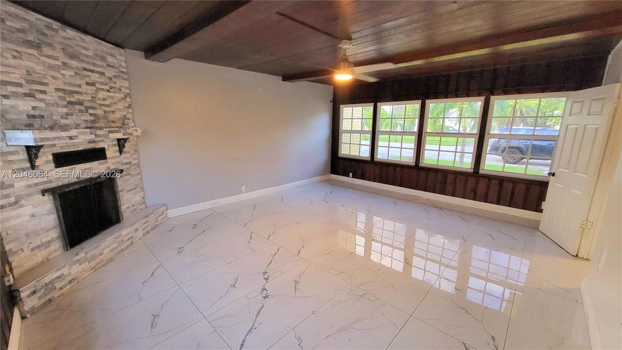 En Renta: $2,500 (2 camas, 2 baños, 1600 Pies cuadrados)