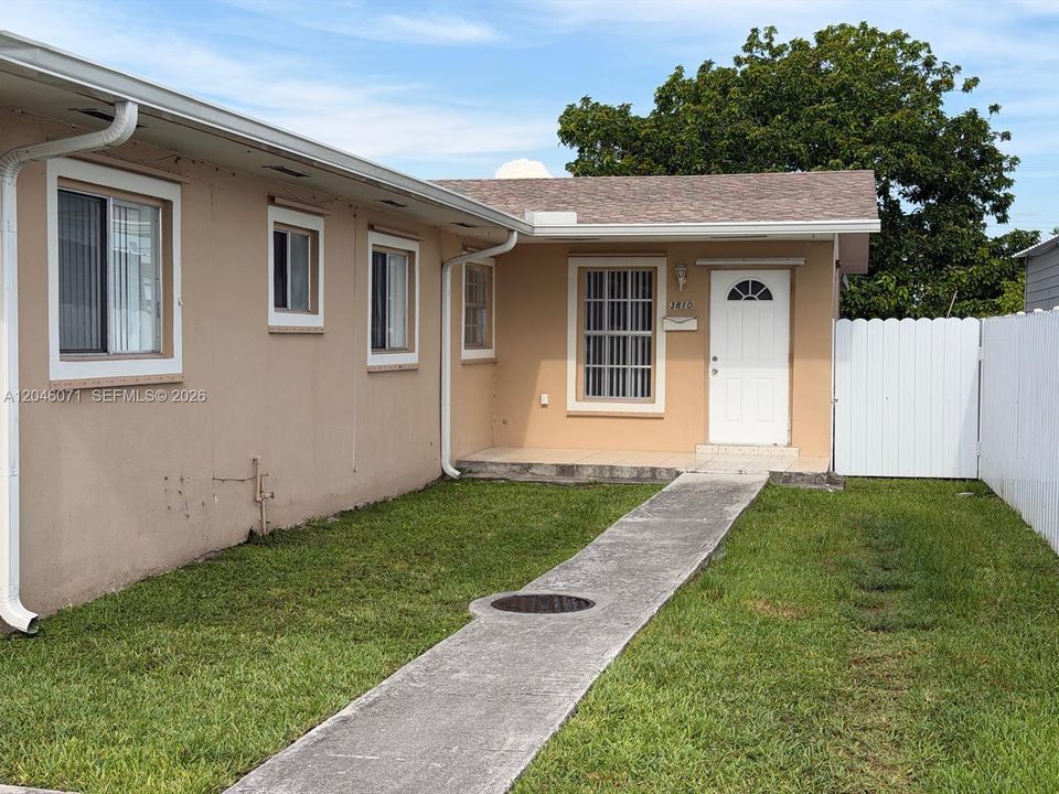 For Rent: $3,500 (3 beds, 2 baths, 1959 Square Feet)