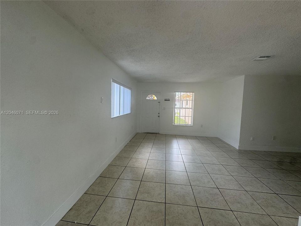 For Rent: $3,500 (3 beds, 2 baths, 1959 Square Feet)