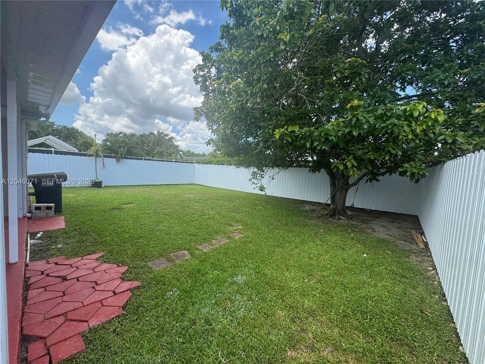 For Rent: $3,500 (3 beds, 2 baths, 1959 Square Feet)