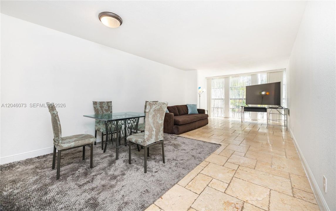 For Rent: $1,825 (1 beds, 1 baths, 820 Square Feet)
