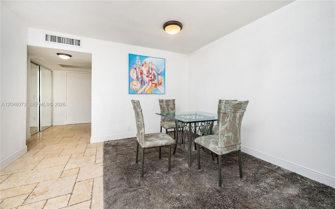 For Rent: $1,825 (1 beds, 1 baths, 820 Square Feet)