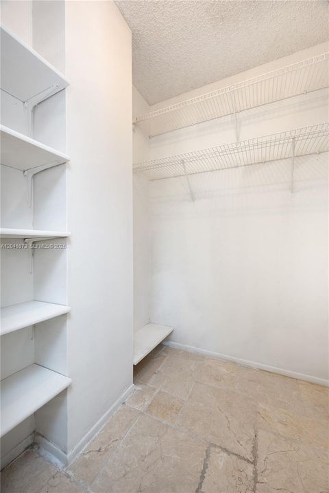 For Rent: $1,825 (1 beds, 1 baths, 820 Square Feet)
