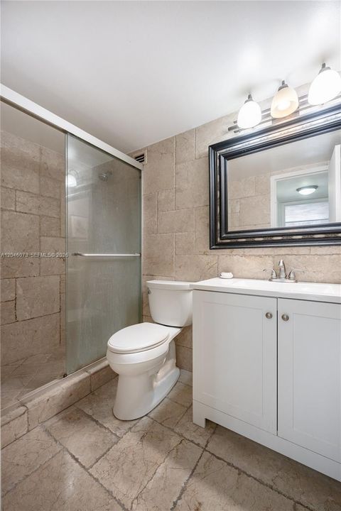 For Rent: $1,825 (1 beds, 1 baths, 820 Square Feet)