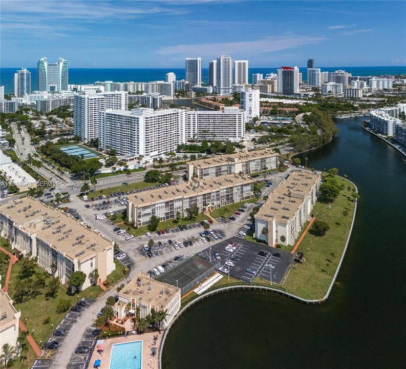 For Rent: $1,825 (1 beds, 1 baths, 820 Square Feet)