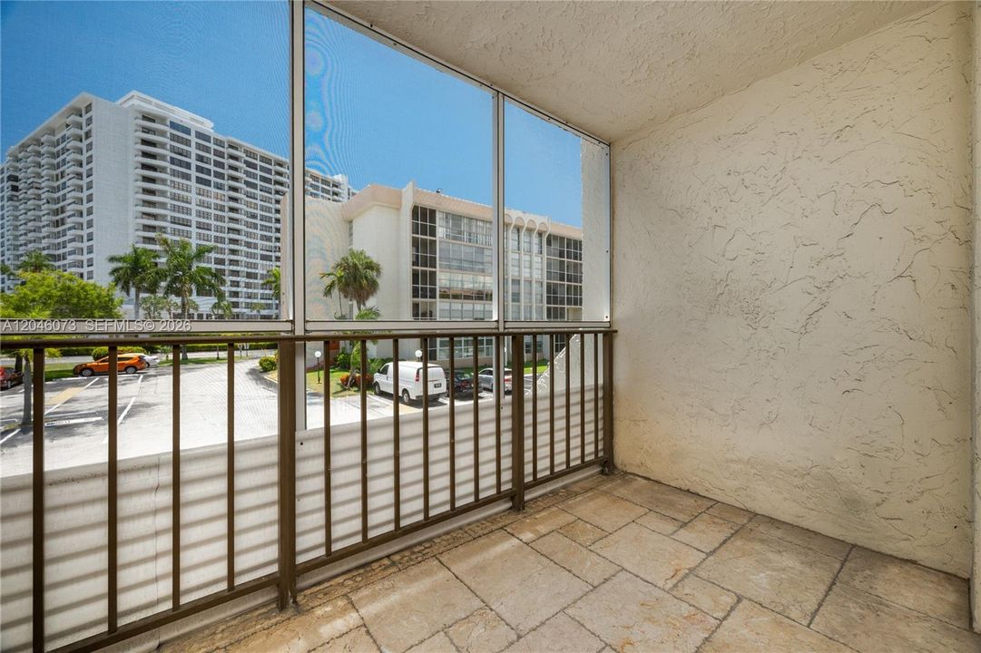 For Rent: $1,825 (1 beds, 1 baths, 820 Square Feet)