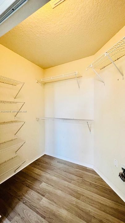 В аренду: $2,600 (2 спален, 2 ванн, 1403 Квадратных фут)