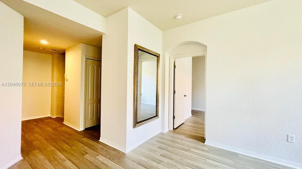 В аренду: $2,600 (2 спален, 2 ванн, 1403 Квадратных фут)