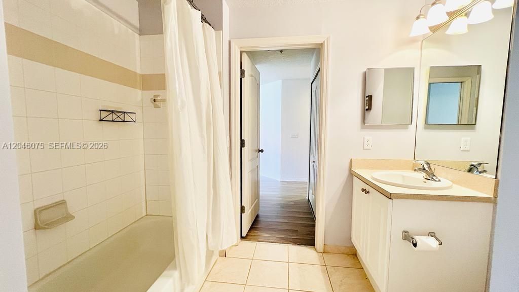 В аренду: $2,600 (2 спален, 2 ванн, 1403 Квадратных фут)