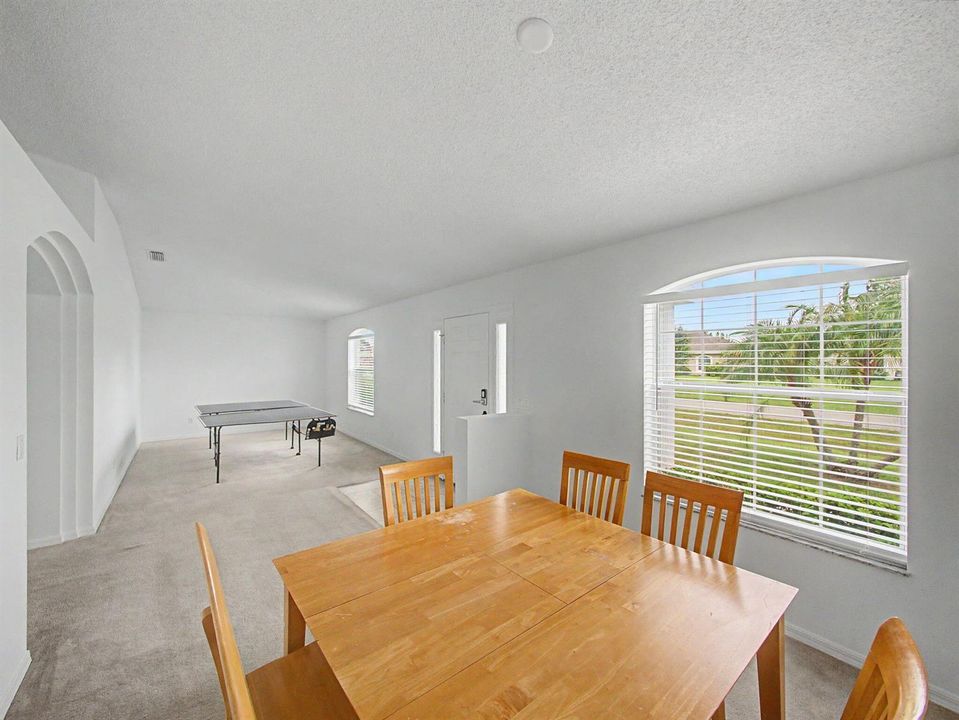 Entry/Formal Dining