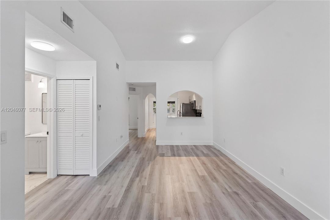 For Rent: $1,850 (2 beds, 2 baths, 815 Square Feet)
