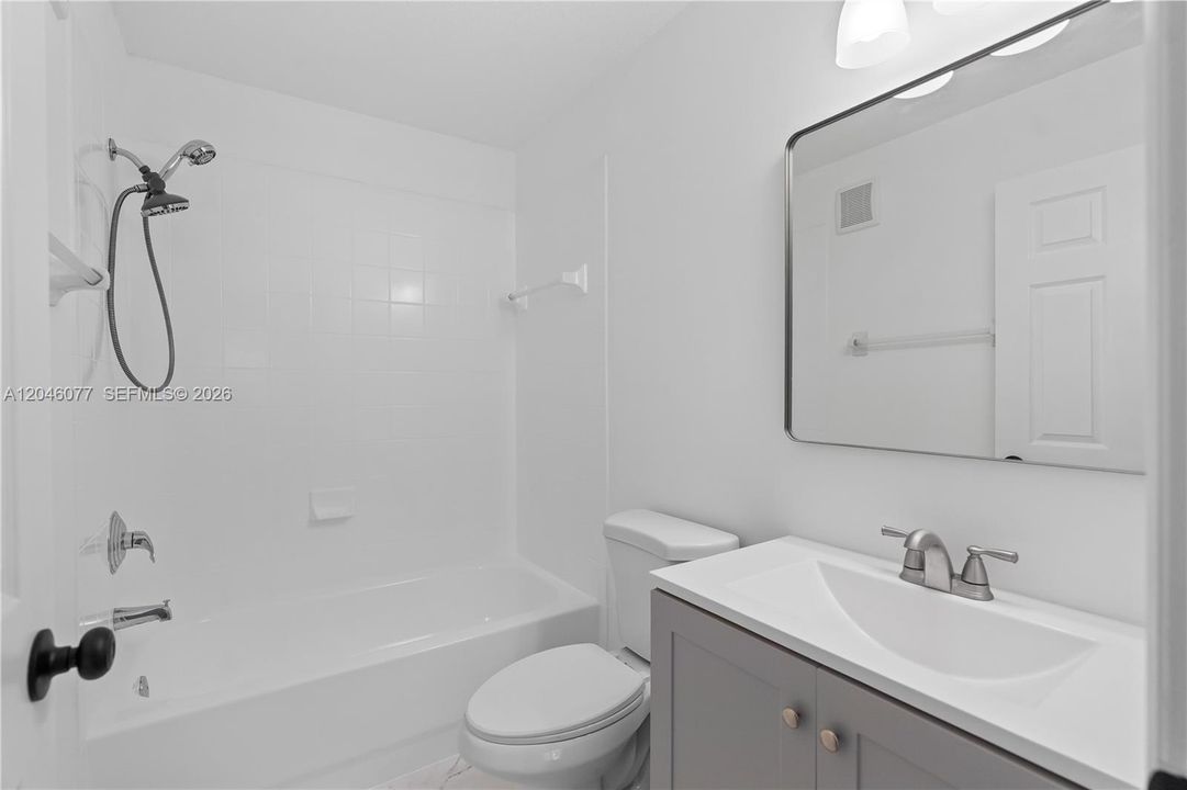 For Rent: $1,850 (2 beds, 2 baths, 815 Square Feet)