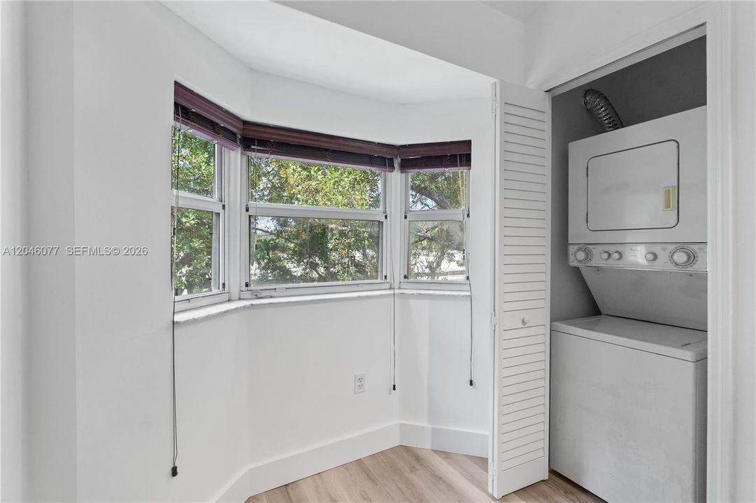 For Rent: $1,850 (2 beds, 2 baths, 815 Square Feet)
