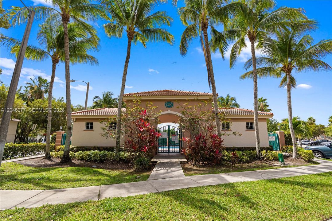 For Rent: $1,850 (2 beds, 2 baths, 815 Square Feet)