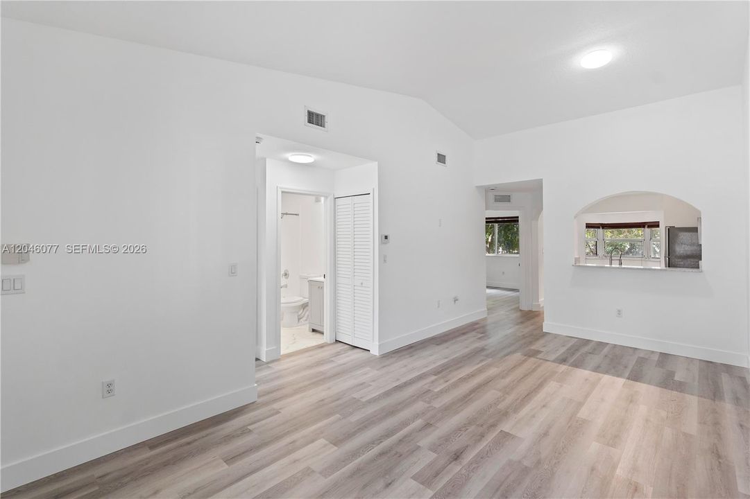 For Rent: $1,850 (2 beds, 2 baths, 815 Square Feet)