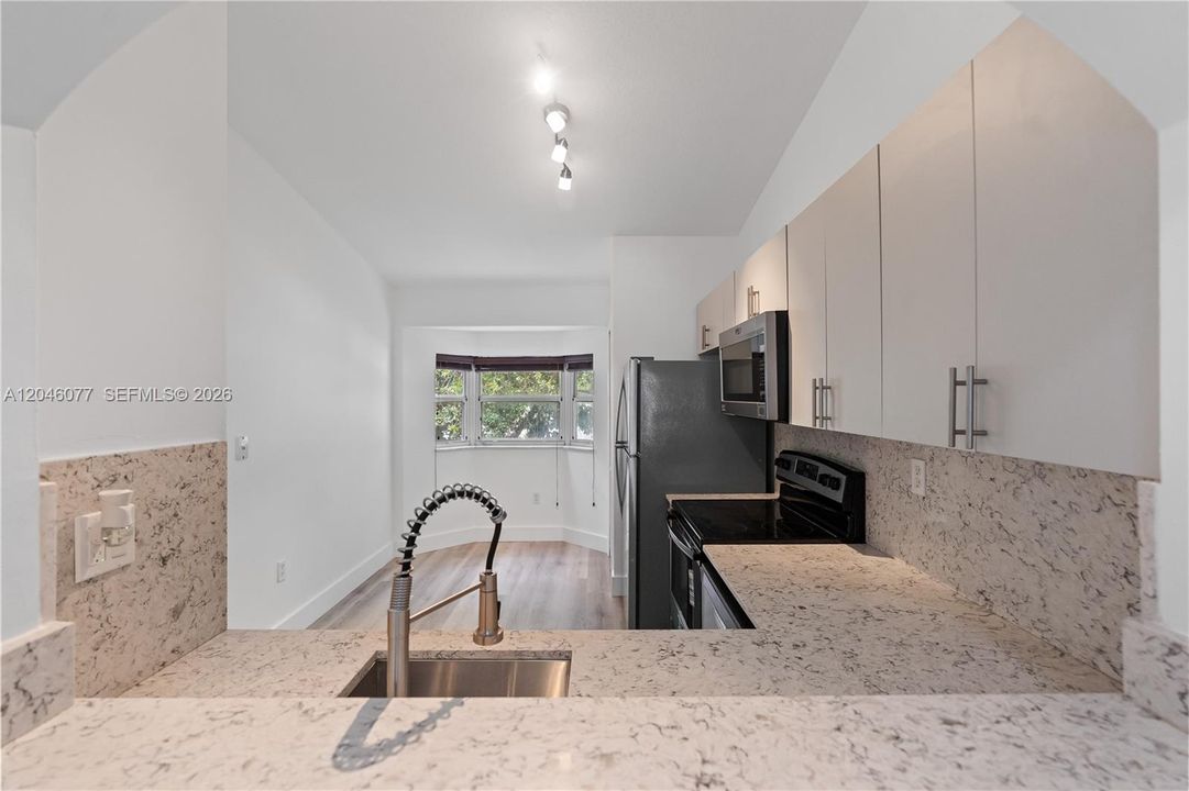 For Rent: $1,850 (2 beds, 2 baths, 815 Square Feet)