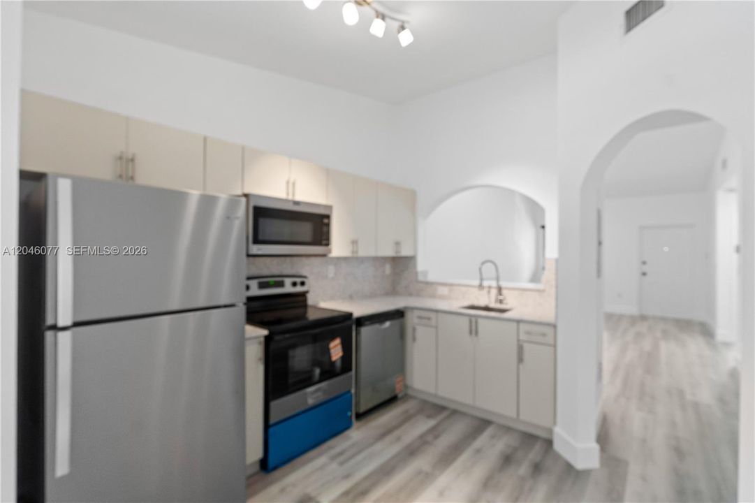 For Rent: $1,850 (2 beds, 2 baths, 815 Square Feet)